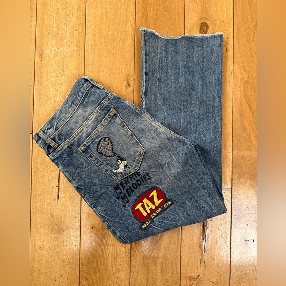 ZARA Looney Tunes Taz distressed Embroidered Blue Jeans size 6